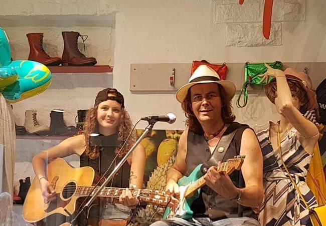 Love Shack mit Ley und Ron